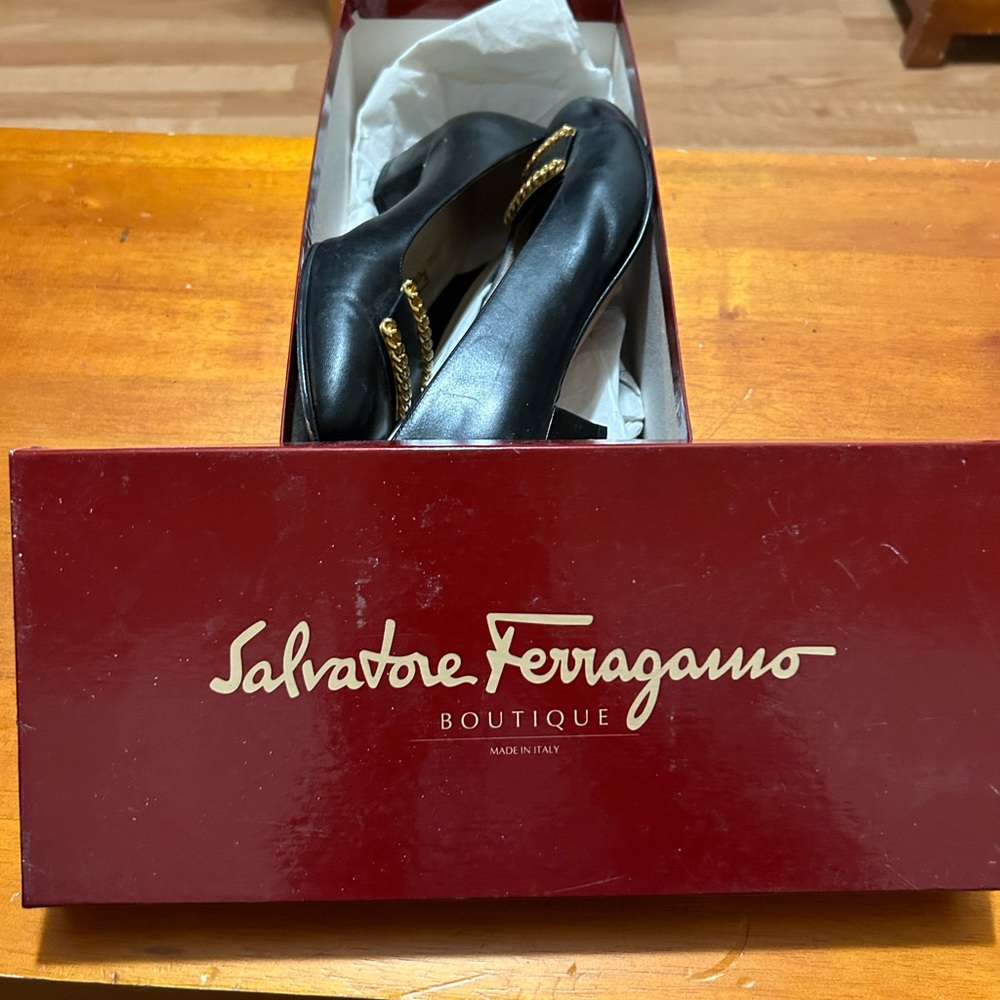 Salvatore Ferragamo women’s shoes - navy blue - size 8